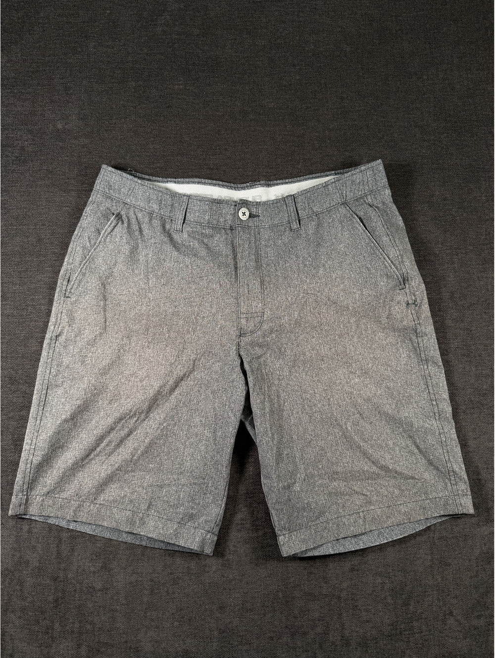 Under Armour Men's Loose HeatGear Gray Athletic Shorts Size 36